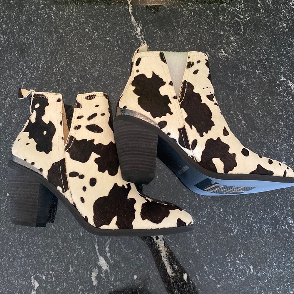 Very Volatile - Size 7 - Cowhide Boots